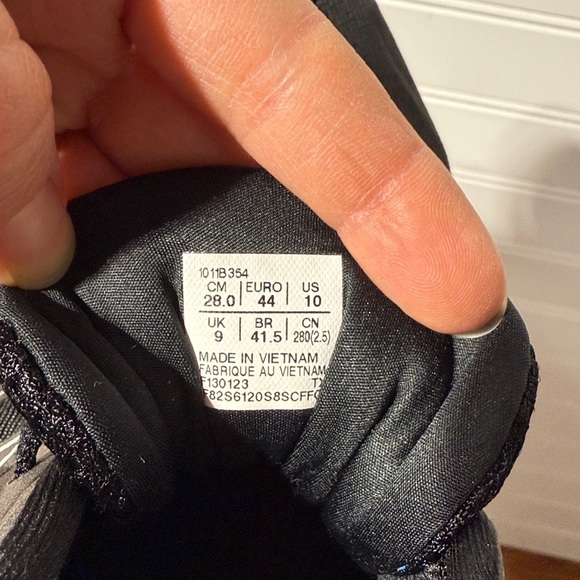 ASIC’s men’s Black/Electric Red Kayano gel Nimbus running gym shoes. Size 10 - Picture 14 of 14